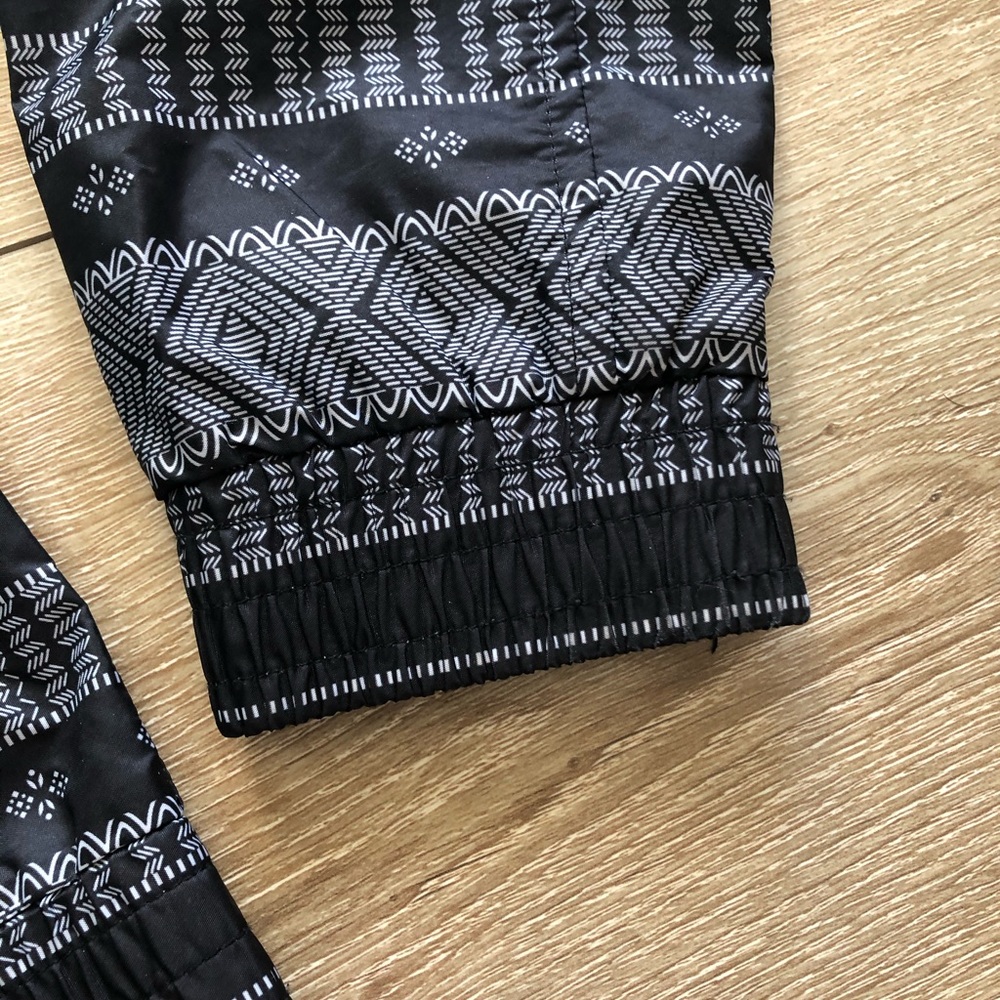 Patterned Windbreaker - Picture 4 of 5